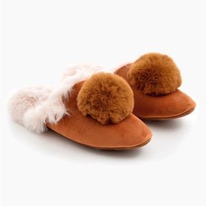Ariana Bohling Noma Pom Pom slipper in tan, size M 8-9. NWT!